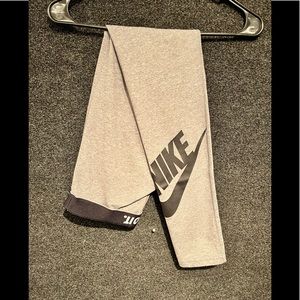 Nike low rise/roll leggings